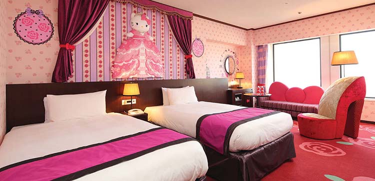 hello_kitty_keio_plaza